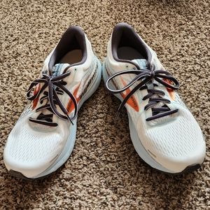 BROOKS ADRENALINE 21